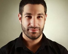 סיים 3 תארים ראשונים, תואר שני ומסיים דוקטורט, פתח מיזם בעמק הסיליקון, מרצה באונ העברית והוא בן 28